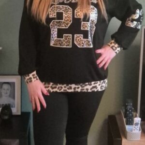 Zwarte trui met panter tekst